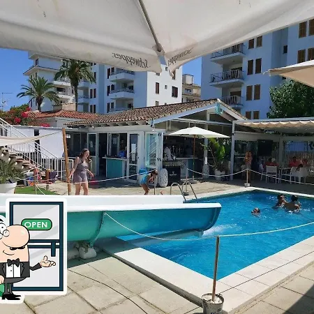 Bonito Con Piscina A 500m De La Playa